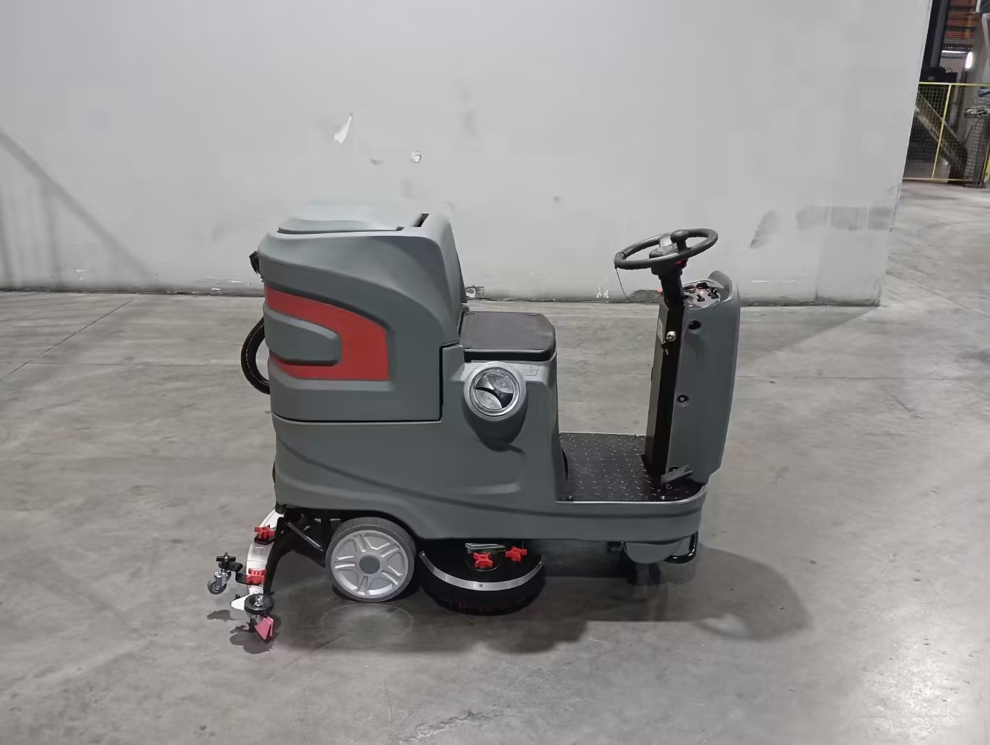 駕駛式洗地機保潔怎么樣